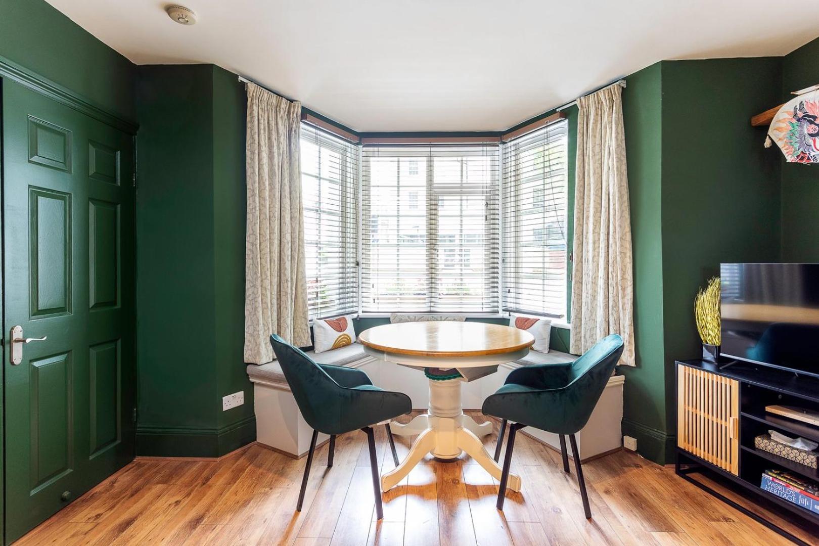 Chiswick Gem Stylish 1-bed Flat For Modern Living Apartment London
