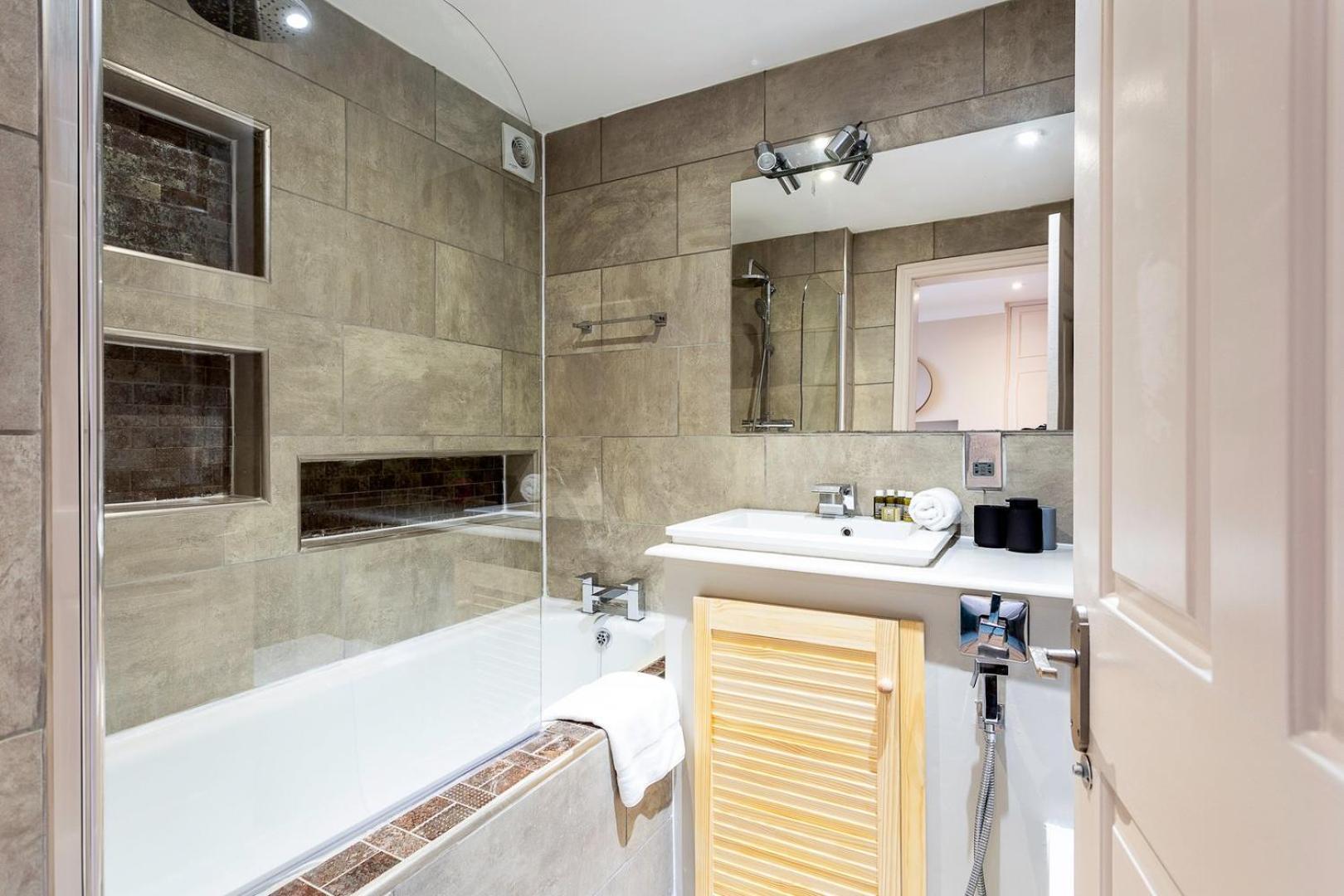 Apartment Chiswick Gem Stylish 1-bed Flat For Modern Living London